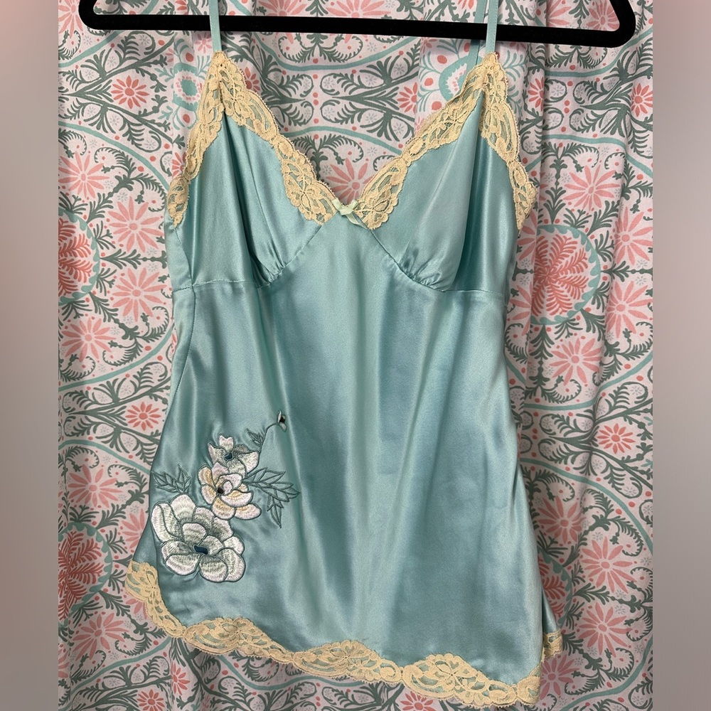 Vintage/ Y2K Elegant Lace Trim Satin Chemise/Babydoll Tank